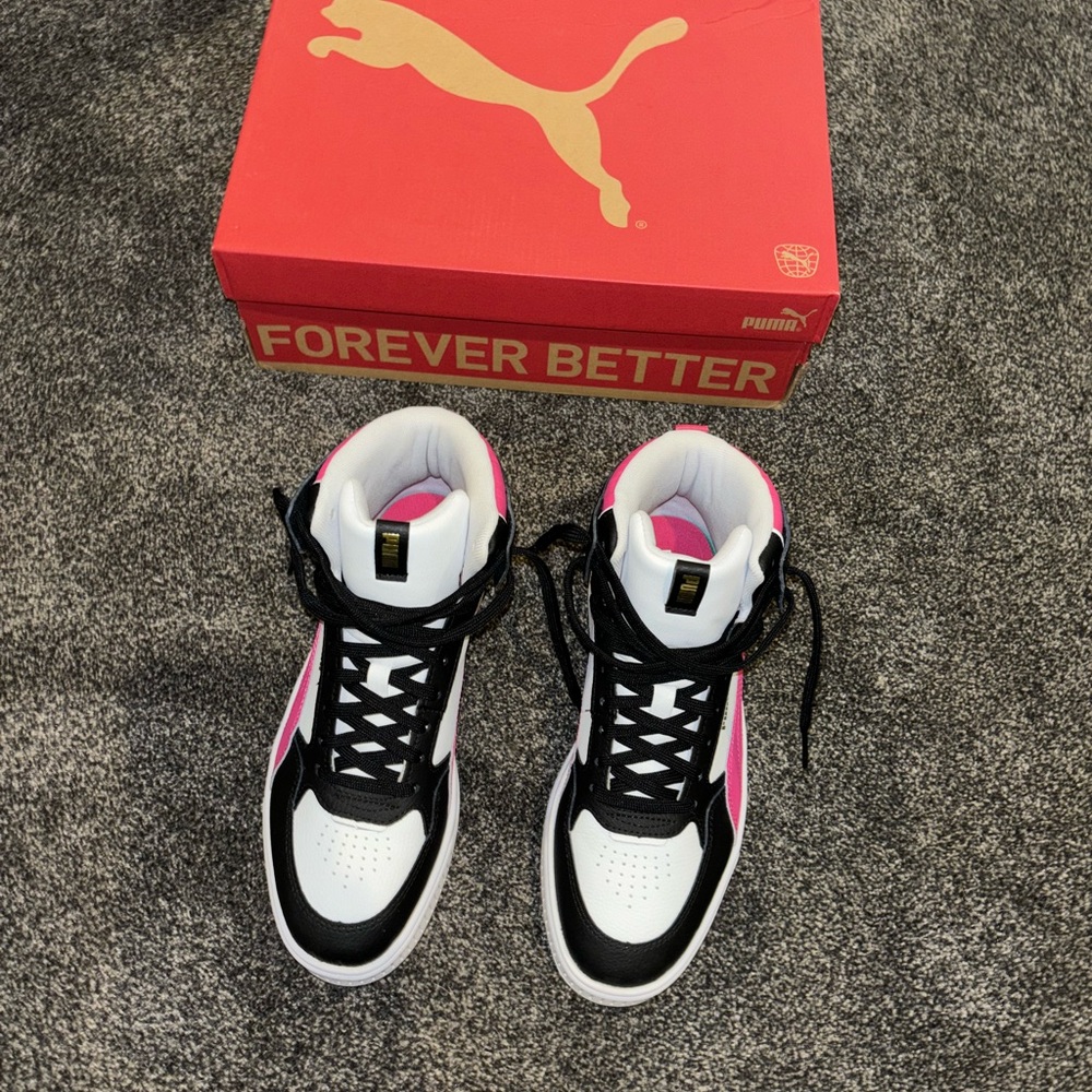 BRAND NEW Puma platform sneakers.